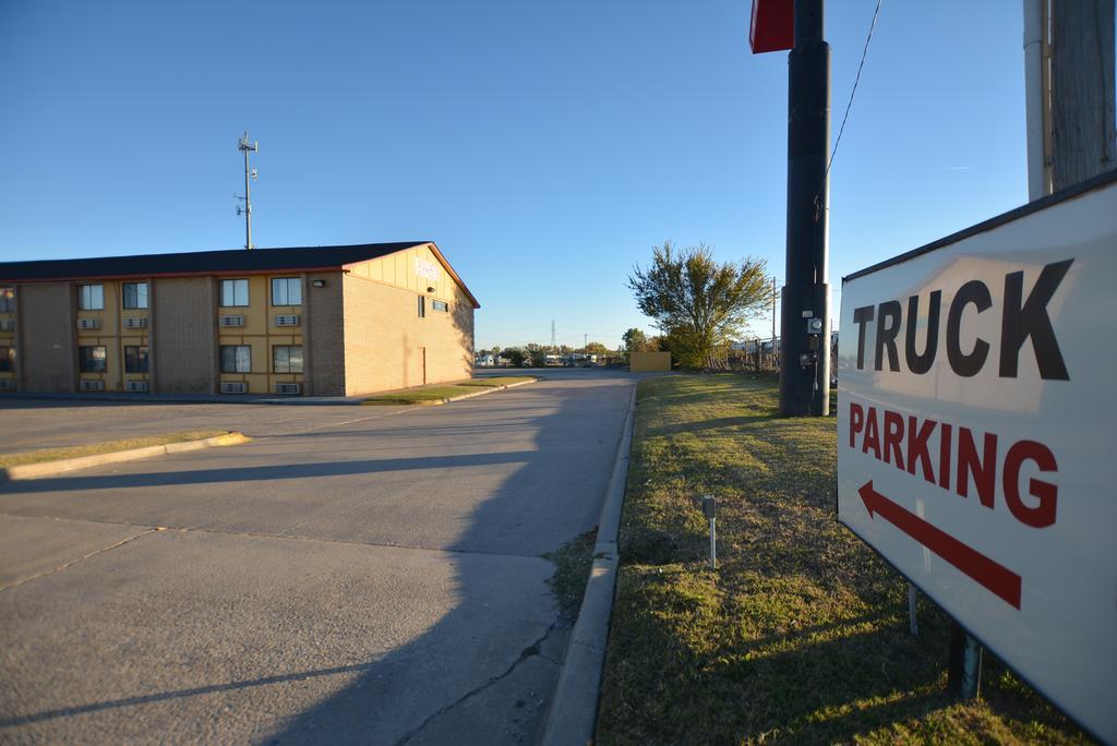 Econo Inn And Suites Oklahoma City Exterior photo